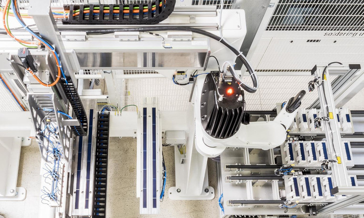 Der neue Stringer von M10 Industries erlaubt schnellen Durchsatz in der Produktion.