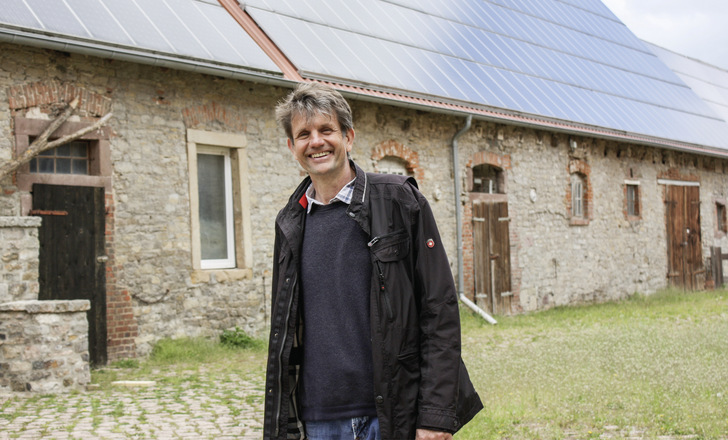 Beharrlich setzt sich Solarunternehmer Peter Endres für den Erhalt der historischen Schlossanlage ein. - © Foto: Heiko Schwarzburger

