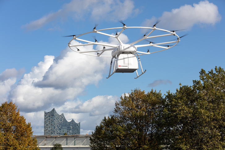 Die Frachtdrohne von Volocopter hat den ersten öffentlichen Flug absolviert.
