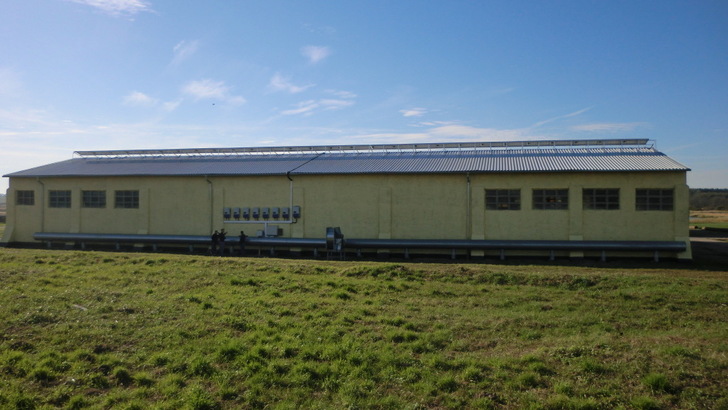 Diese Dachanlage steht zum Verkauf.