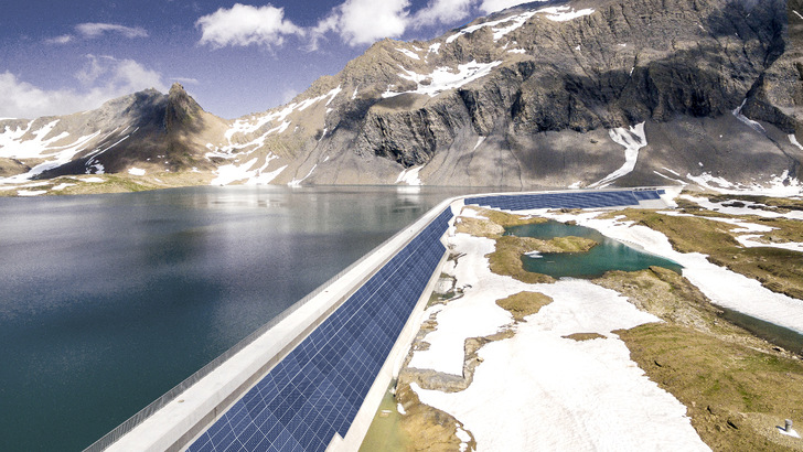 Groß denken: In der Schweiz muss der Zubau von Photovoltaikanlagen um den Faktor 13 steigen. Dazu sind auch Anlagen jenseits des Geschäftsmodells Eigenverbrauch notwendig. - © Axpo

