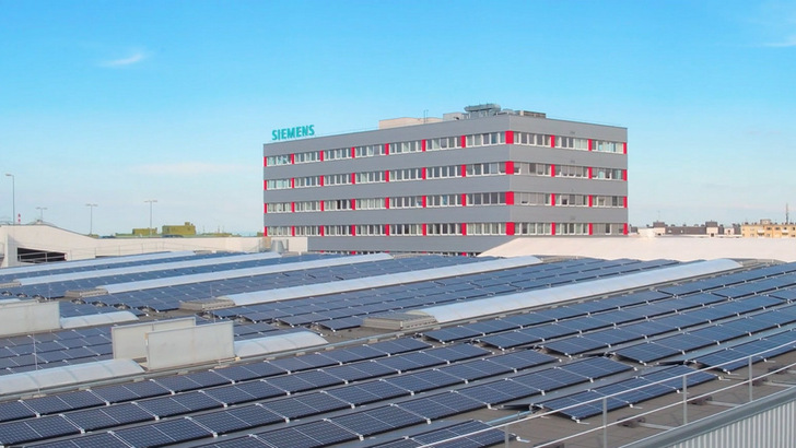 Ein Megawatt leistet die Solaranlage auf dem Dach der Werkshallen von Siemens Mobility Austria in Wien.