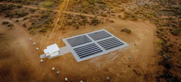 In der australischen Gibson-Wüste helfen Speicher Goldsuchern, erheblich Stromkosten zu sparen. - © Foto: Tesvolt Australia

