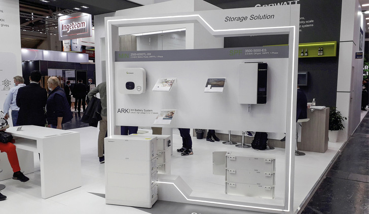 Chinesische Anbieter wie Growatt zogen in München mit neuen Speichersystemen nach.
