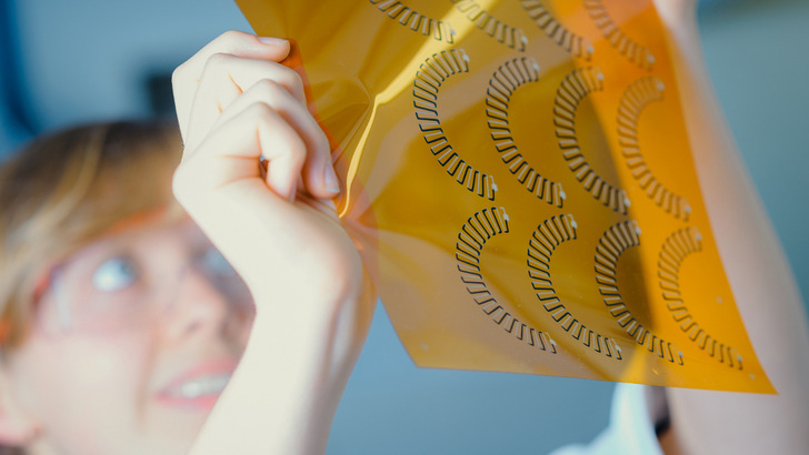 Die organischen Solarfolien können ohne viel Aufwand hergestellt werden. Das hat Rowo Coating jetzt auch mit den Elektroden für diese Folien erreicht.