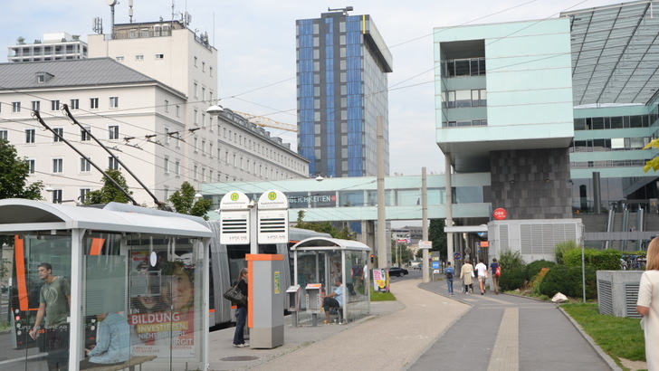 Städte wie Linz können die gesamte Stromversorgung nicht allein mit Photovoltaik stemmen. Sie brauchen die Energieerzeugung im Umland und damit auch die Unterstützung der Landesregierungen. - © Velka Botička
