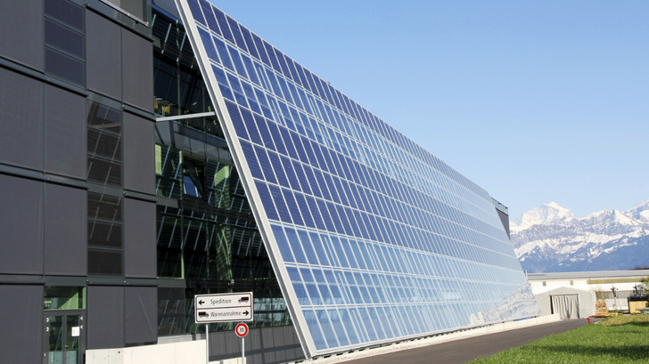 Modulhersteller Meyer Burger produziert in der Schweiz schon mit eigenem Solarstrom. - © Meyer Burger
