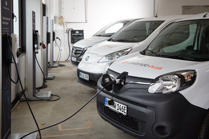 Jetzt gibt es auch eine Förderung für Ladesäulen, wenn daran ausschließlich die Elektroautos des eigenen Unternehmens laden.