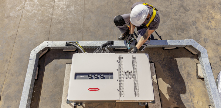 Fronius hat in diesem Jahr den neuen Wechselrichter fürs Gewerbe und für die Freifläche auf den Markt gebracht.