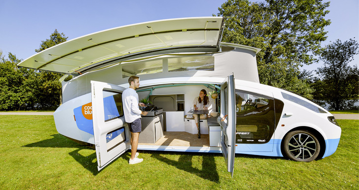 Nun wird es gemütlich: Auch das Kochen funktioniert mit Solarstrom. Mit einer vollen Batterie und an einem sonnigen Tag kann Stella Vita bis zu 730 Kilometer fahren.