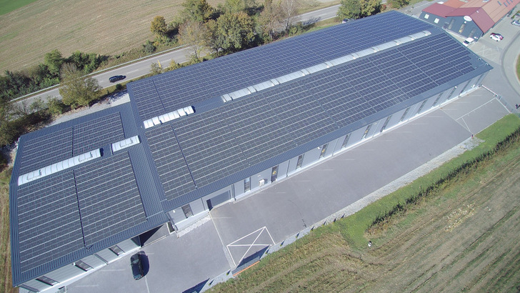 Zunehmend werden große Dachanlagen ohne Ausschreibung gebaut - für den Eigenbedarf der Unternehmen. - © Wirsol
