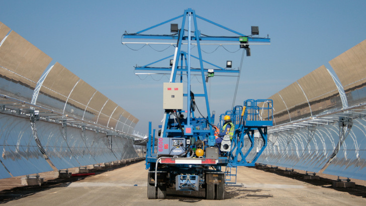 Parabolrinnen-Kraftwerke wie hier in Spanien sind eine etablierte Technik zur Umwandlung von Sonnenlicht in elektrischen Strom. - © Siemens AG
