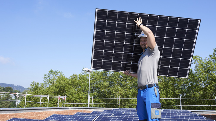 Die Schweiz braucht dringend Fachkräfte – auch in der Photovoltaikbranche. - © Katharina Wernli/EKZ
