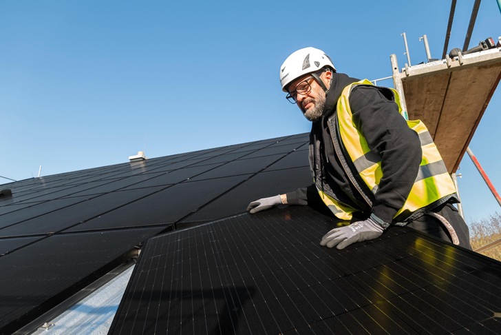 Bis 2024 will Solarwatt rund 50 Mitarbeiter an seinem neuen Standort im Landkreis Kassel beschäftigen. - © Solarwatt
