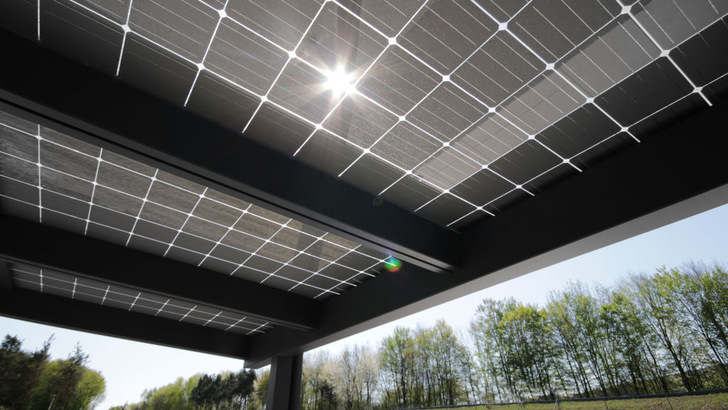 Architekten können jetzt ohne Weiteres die Glas-Glas-Module von Kioto Solar für Überkopfverglasungen und in Fassaden einsetzen.