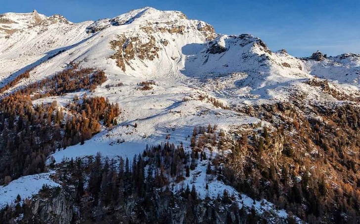 Oberhalb der Walliser Ortschaft Gondo ist die größte Photovoltaikanlage der Schweiz geplant. - © Alpiq
