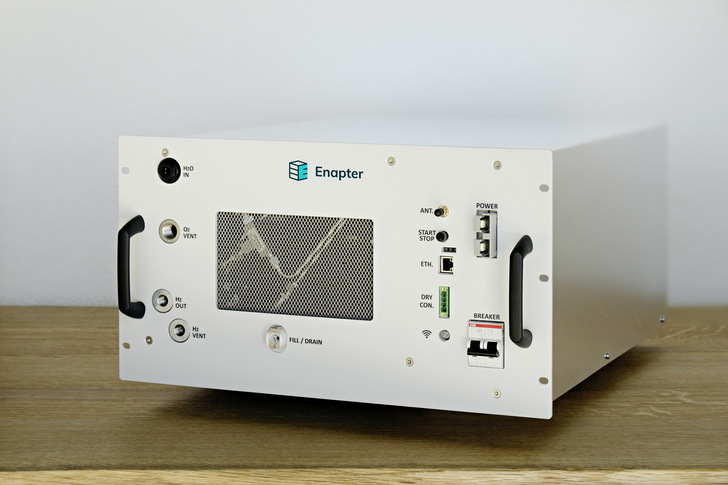 Der AEM-Elektrolyseur EL 4.0 von Enapter erzeugt grünen Wasserstoff. - © Enapter
