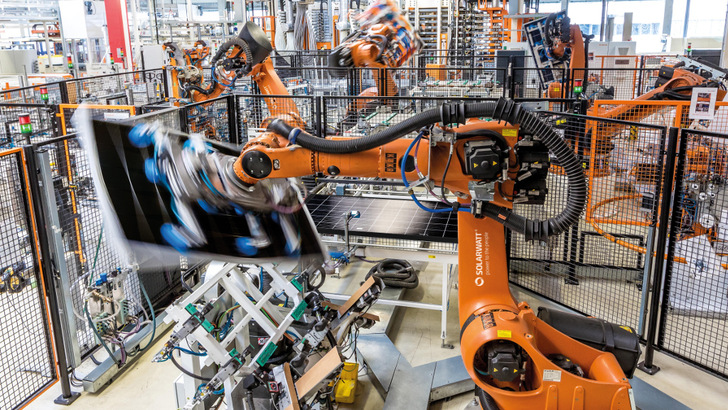 Die Modulproduktion selbst ist schon zum großen Teil dekarbonisiert. Die CO2-Emissionen kommen vor allem aus der Lieferkette und aus dem Transport.