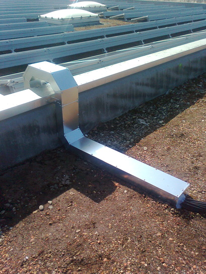 Der Installateur kann den Blechkanal gut bearbeiten.