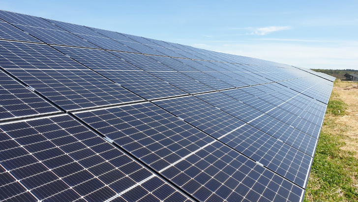Dieser Solarpark in Mecklenburg-Vorpommern steht zum Verkauf.