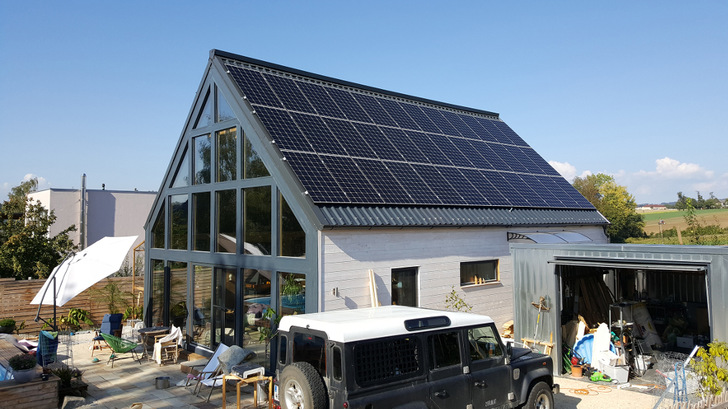 Private Dächer könnten künftig eine Menge Solarstrom liefern. - © My PV
