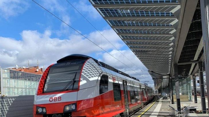 Die ÖBB will in in Zukunft ihre Bahnsteige solar überdachen. - © Architekturbüro Reinberg ZT GmbH, Kovoreal - Jan Sekac
