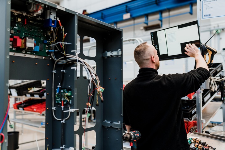 Gut zu tun: Die Fertigung von E3DC in Wetter an der Ruhr.