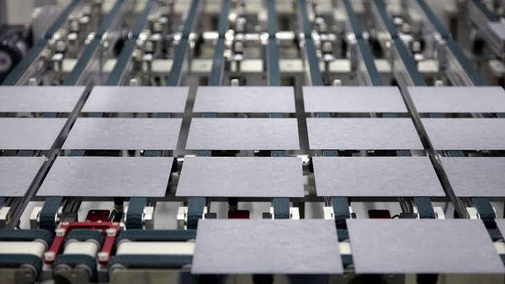 Fertigung von Solarmodulen bei Qcells in Korea. In Bitterfeld steht die Forschungsfabrik des Modulherstellers.