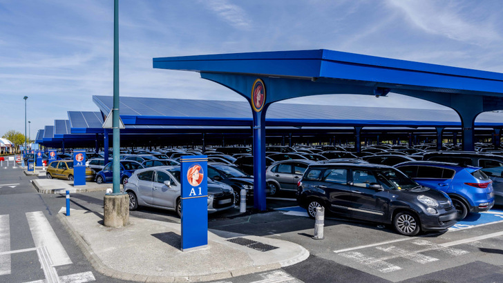Die Stahlkonstruktion hat Urbasolar an die Vorgaben des Betreibers von Disneyland Paris angepasst. - © Sylvain Cambon
