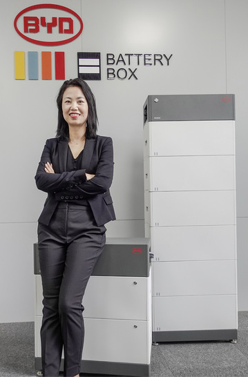 Ju﻿lia Chen  ist seit 2014 Global Director der Battery-Box-Familie von BYD.2003 begann sie ihre Arbeit bei BYD in Shenzhen. - © Foto: BYD
