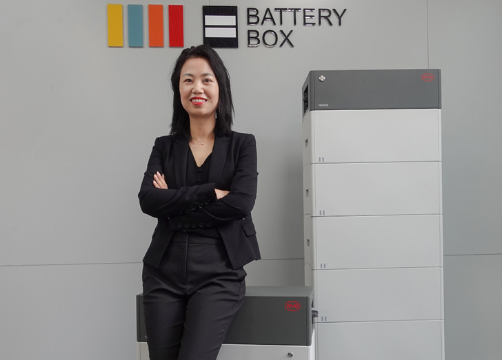 Julia Chen verantwortet bei BYD das globale Produktmanagement der Battery-Box.