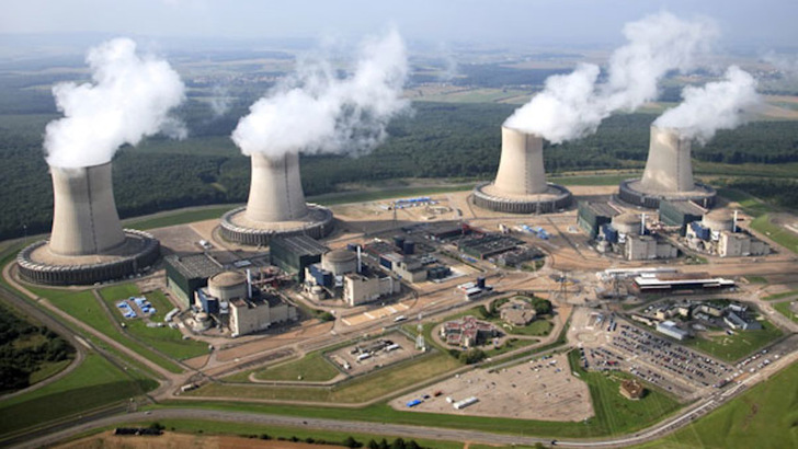 Das AKW in Cattenom liegt unmittelbar an den Grenzen zu Deutschland und Luxemburg. Der erste Block ging 1986 ans Netz, im Jahr der Atomkatastrophe von Tschernobyl. Mittlerweile stellen vier Blöcke insgesamt 5,2 Gigawatt bereit. - © EDF France
