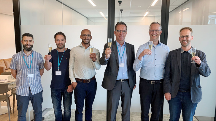 Solarwatt und Reconvert profitieren beide von der Übernahme. Das betonen sowohl Recover-Chef Arno Van Zwam (2.v.r.) als auch Solarwatt-Finanzchef Sven Böhm (3.v.r.).