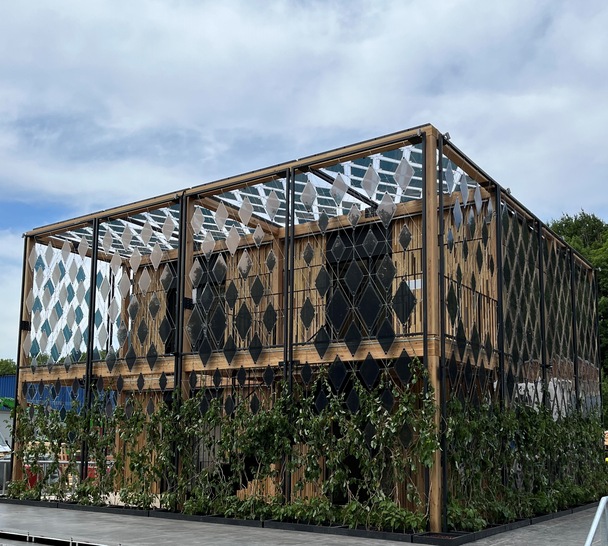 Die Studenten der Uni Stuttgart bewerben sich mit einem mit Solarlösungen von Asca ausgestatten Gebäude. - © Lukas Fischer, HFT Stuttgart
