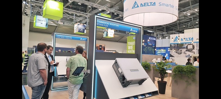 Delta hat als Highlight auf der Intersolar den M100A Flex vorgestellt. - © Delta
