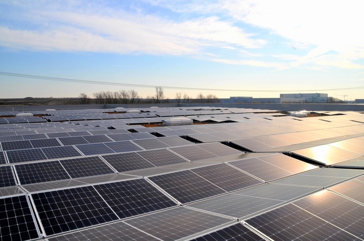 Das Kühlhaus nutzt und speichert Solarstrom fürs Frischhalten von Obst- und Gemüse.