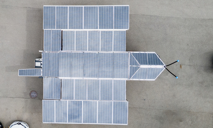 Vollständig entfaltete Solaranlage des Solar Butterfly.