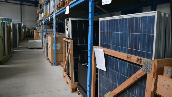 Mehr als 250.000 Solarmodule verschiedenster Hersteller und unterschiedlicher Jahrgänge hält Secondsol im Lager in Meiningen vor.