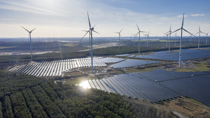 Mit 90 Megawatt hat GP Joule „Klettwitz Nord“, den ersten von drei Abschnitten des Energiepark Lausitz, ans Netz gebracht. - © GP Joule
