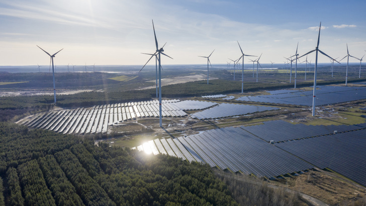 Mit 90 Megawatt hat GP Joule „Klettwitz Nord“, den ersten von drei Abschnitten des Energiepark Lausitz, ans Netz gebracht.