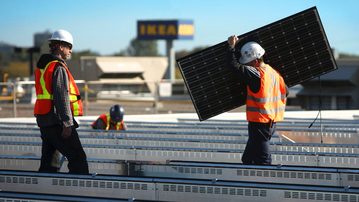 Ikea nutzt seine Dächer für Solarstrom. Dennoch ist das Marktsegment der gewerblichen Anlagen rückläufig. - © Inter IKEA Systems B.V.
