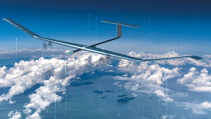 Der Zephyr in der Luft: Sehr gut sind die Solarzellen auf den Flügeln zu erkennen. - © Airbus
