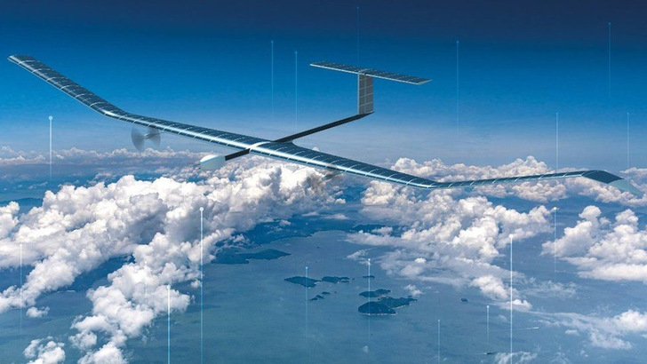Der Zephyr in der Luft: Sehr gut sind die Solarzellen auf den Flügeln zu erkennen.