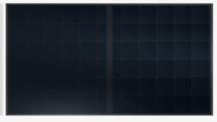 Die rückseitige Kontaktierung lässt die Front des Moduls homogen schwarz erscheinen.