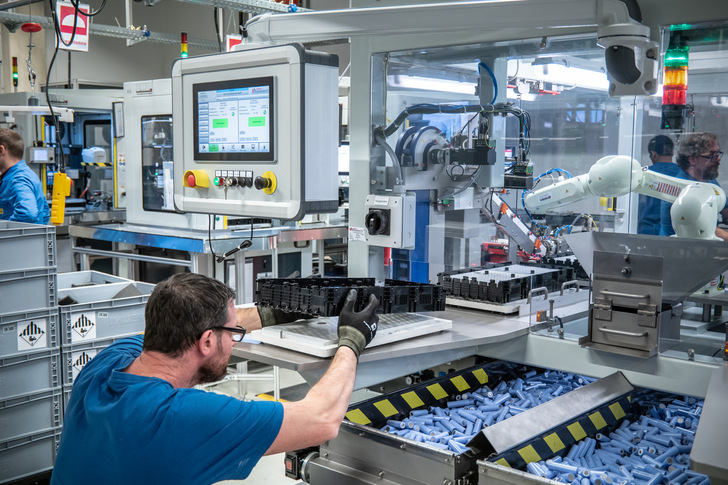 Die Herstellung von Lithiumbatterien bei BMZ.