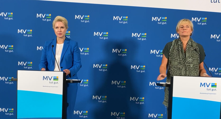 Pressekonferenz nach dem Energiegipfel: Ministerpräsidentin Manuela Schwesig setzt nun mehr auf Solarstrom. - © StK M-V
