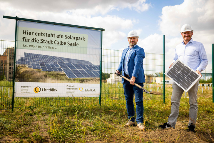 Spatenstich für die Solaranlage in Calbe an der Saale.