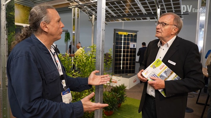 Dr. Erich Merkle (rechts) ist CEO der Gridparity AG. Er ist im Gespräch mit photovoltaik-Chefredakteur Heiko Schwarzburger. - © Vorsatz Media
