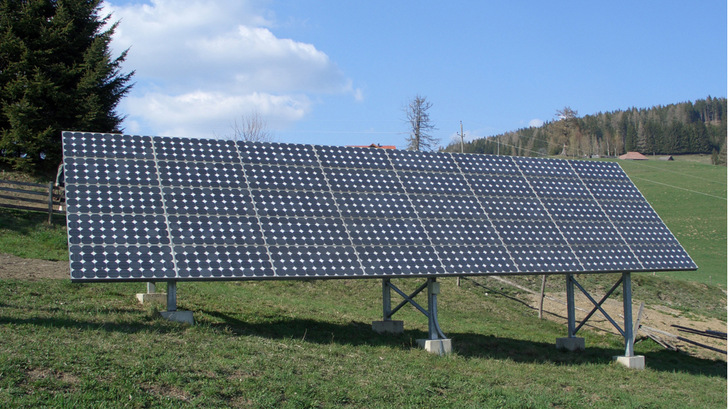 Auf viel zu wenig Fläche dürfen in Niederösterreich viel zu kleine Solaranlagen gebaut werden. Das wird für die Ausbauziele kaum reichen. - © PV Austria
