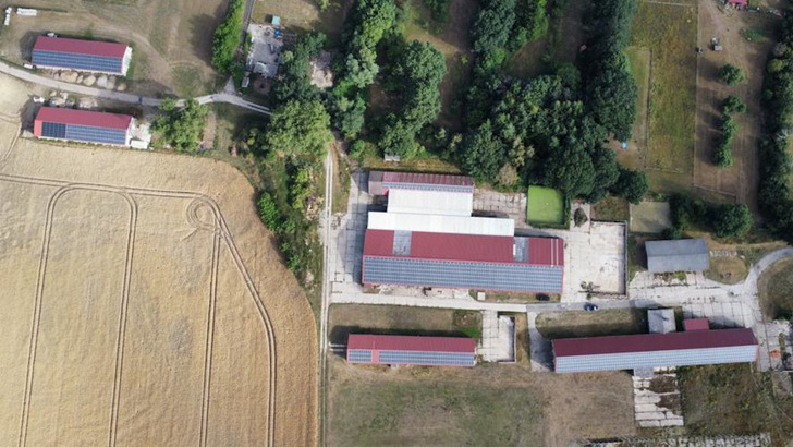 Diese freien Dächer werden demnächst mit Solargeneratoren belegt.